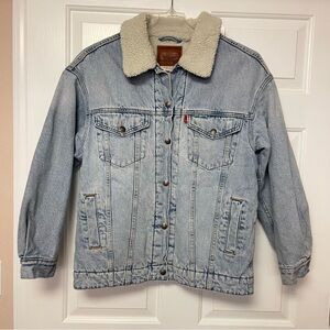 Levi’s Premium Denim Jacket Pockets Faux Fur Lined Americana Trucker women Small